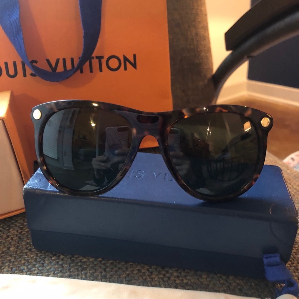 Louis Vuitton vertigo AC Dark Tort. W sunglasses